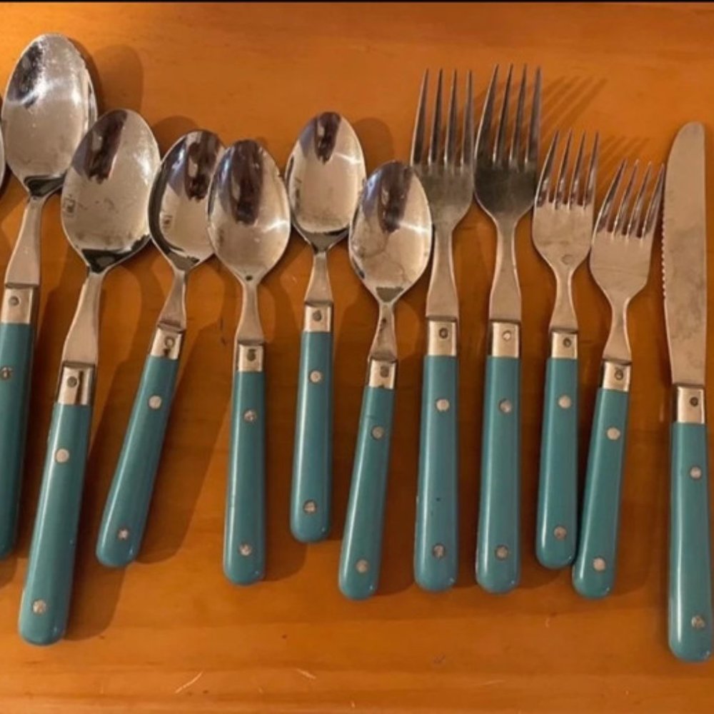 16-piece silverware set for 2